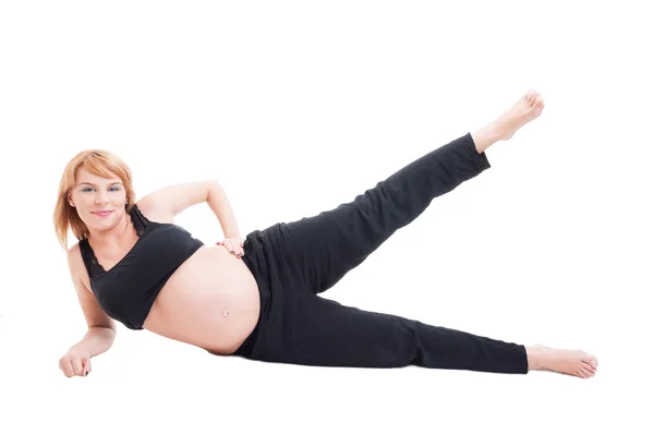 Femme enceinte pratiquant le sport sur le concept de mode de vie sain — Photo