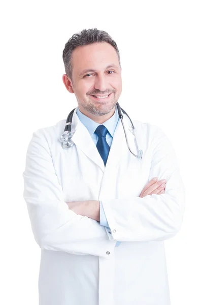 Молодой красивый и дружелюбный мужчина врач или врач улыбается — стоковое фото