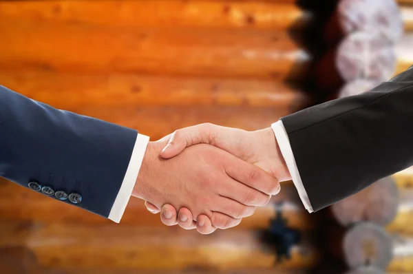 Üzleti emberek kézfogás, mint fából készült háttér — Stock Fotó