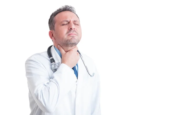 Sufrimiento médico o médico de dolor de garganta —  Fotos de Stock