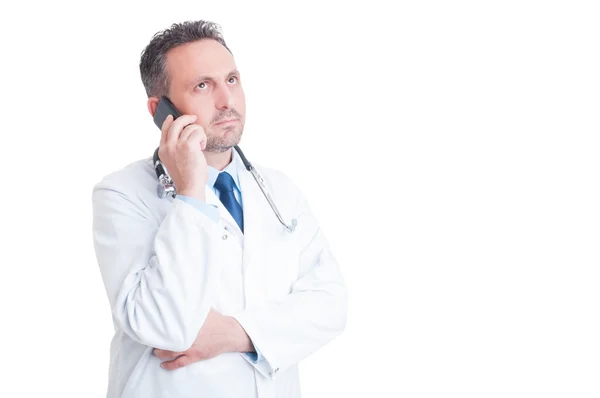 Orvos, vagy orvos így elszigetelt fehér telefon konzultáció — Stock Fotó