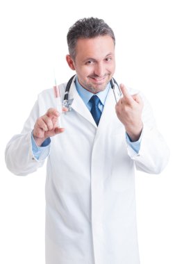 Dost doktor veya şırınga tutarak ve vaccinat için arama doktor