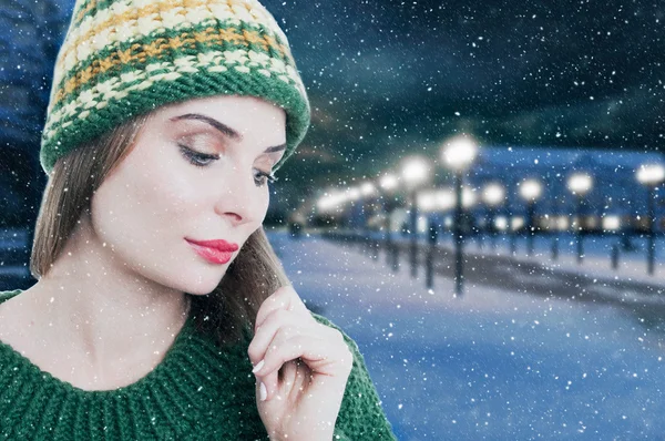 Conceito de inverno com belo modelo feminino — Fotografia de Stock