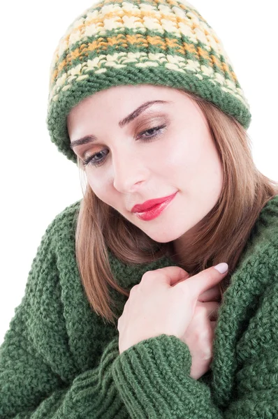 Modelo de moda feminina vestindo roupas de inverno de malha — Fotografia de Stock