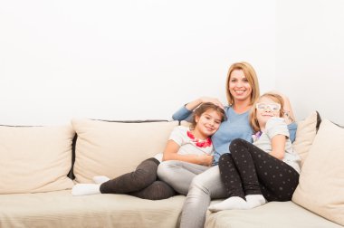 genç anne ve kızları