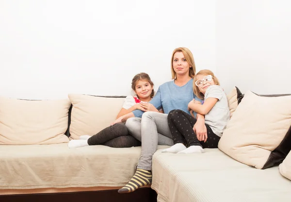 Single mother and two daughters — Stock Photo, Image