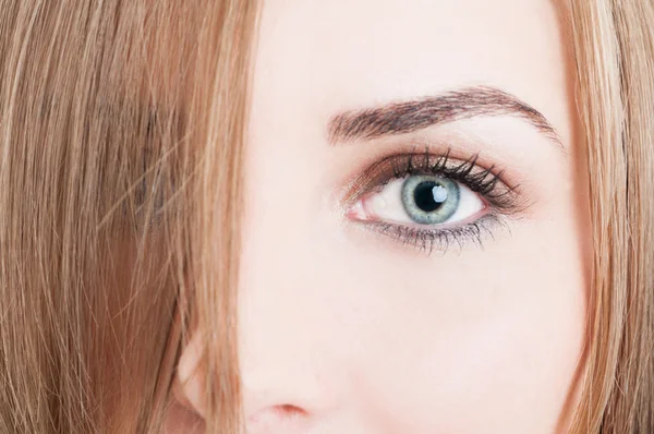 Close-up van een vrouwelijke groene oog — Stockfoto