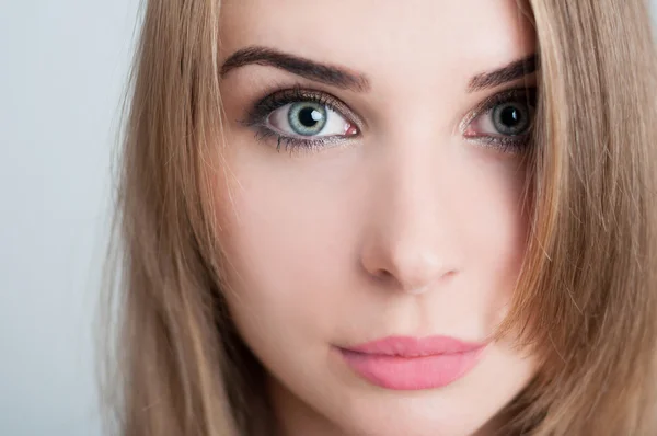 Close-up do rosto feminino com pele perfeita — Fotografia de Stock