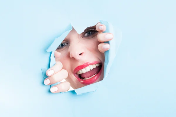 Young model showing rage thru cut out cardboard — Stock Photo, Image