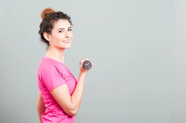 Fitness beautiful woman smiling and working out with dumbbell — Stock Photo, Image