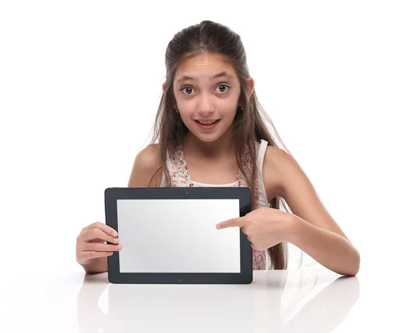 Beautiful pre-teen girl with a tablet computer. — Stock Photo, Image