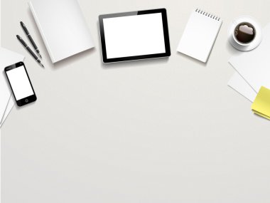 çalışma yeri öğeleri beyaz masa üzerinde