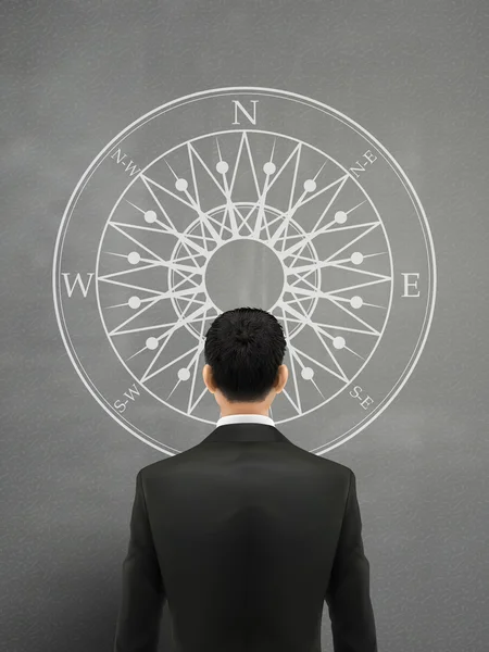 Biznesmen patrząc na kompas — Wektor stockowy