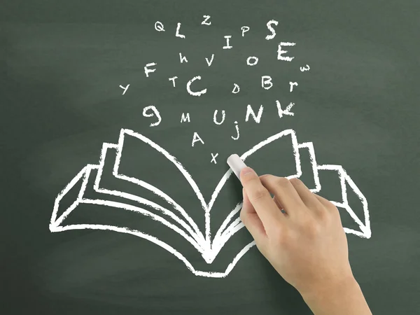 Sözcükleri el ile çizilmiş kitaptan dışarı uçan — Stok fotoğraf
