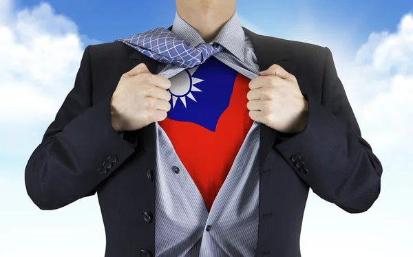 Hombre de negocios mostrando la bandera de Taiwán debajo de su camisa —  Fotos de Stock