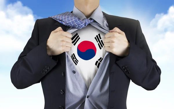 显示他的衬衫里面的韩国国旗的商人 — 图库照片