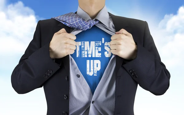 Empresário mostrando Time 's up palavras debaixo de sua camisa — Fotografia de Stock