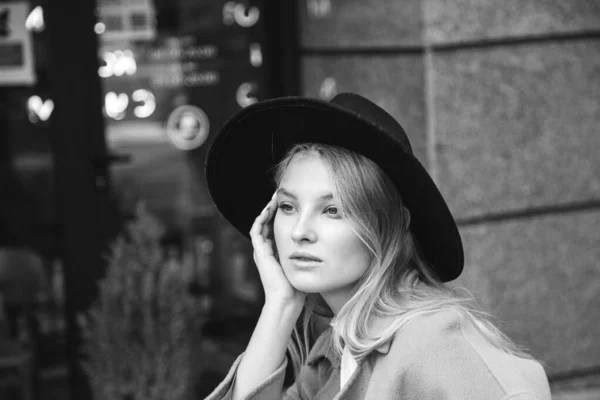 Blonde Brown Coat Black Hat Posing Smiling Upset — Stock Photo, Image