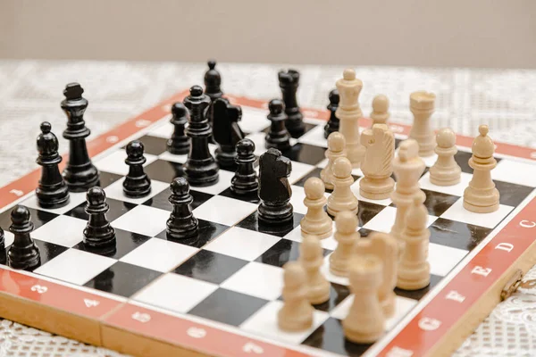 Satranç Tahtasında Klasik Satranç Standı Yeni Başlayanlar Için Satranç Kombinasyonları — Stok fotoğraf