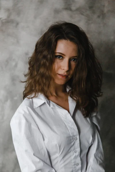 Beautiful Curly Girl Posing White Shirt — Stock Photo, Image