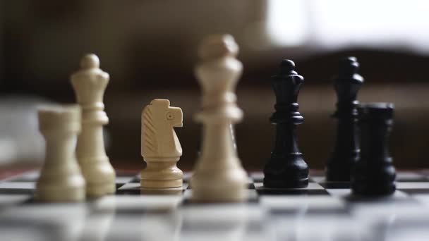 Charkov Ukrajina Šachová Hra Kde Bílý Rytíř Kráčí Chrání Svou — Stock video