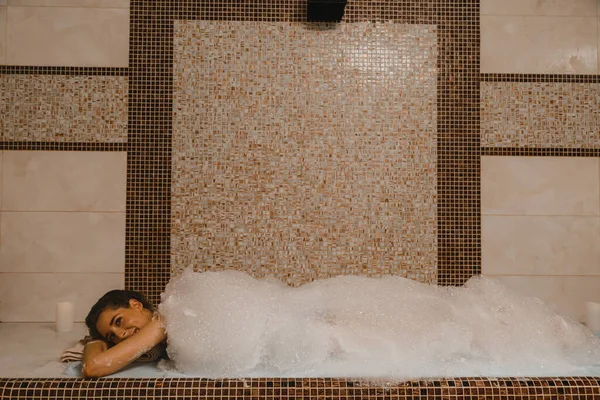 Massage Luxueux Mousse Relaxante Dans Hammam Turc Masseur Froisse Peau — Photo