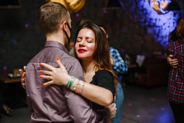 Kharkiv Ucrania Hombre Mujer Bailan Apasionadamente Kizomba Fiesta —  Fotos de Stock