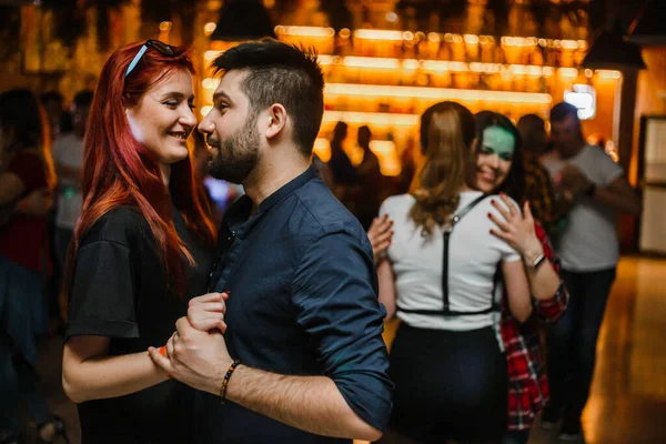 Kharkiv Ucrania Hombre Mujer Bailan Apasionadamente Kizomba Fiesta —  Fotos de Stock