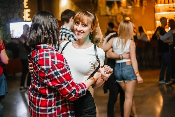 Kharkiv Ucrânia Homem Mulher Estão Dançando Apaixonadamente Kizomba Festa — Fotografia de Stock