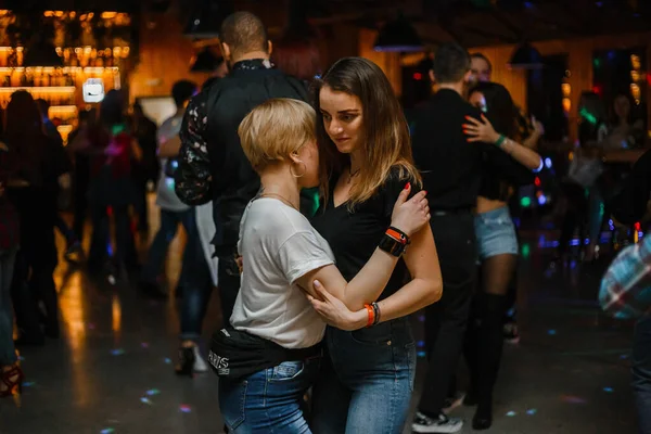 Charkiw Ukraine Mann Und Frau Tanzen Leidenschaftlich Kizomba Auf Party — Stockfoto