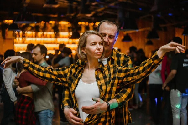 Харків Україна Чоловік Жінка Танцюють Пристрасно Кізомба Вечірці — стокове фото