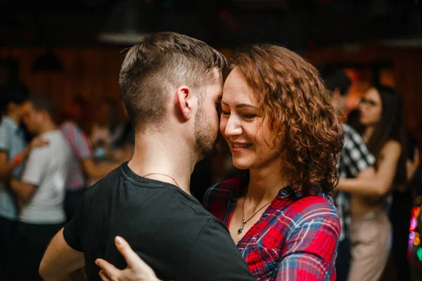 Kharkiv Ucraina Uomo Donna Ballano Appassionatamente Kizomba Alla Festa — Foto Stock