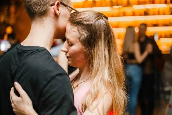 Kharkiv Ucrania Hombre Mujer Bailan Apasionadamente Kizomba Fiesta —  Fotos de Stock