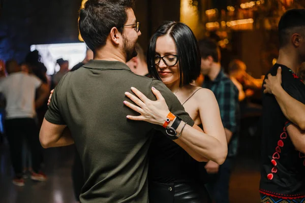 Kharkiv Ucrânia Homem Mulher Estão Dançando Apaixonadamente Kizomba Festa — Fotografia de Stock