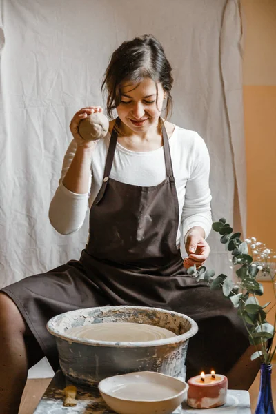 Potter Girl Sculpts Cup Clay Potter Wheel Pottery Workshop Afternoon — Stock Photo, Image