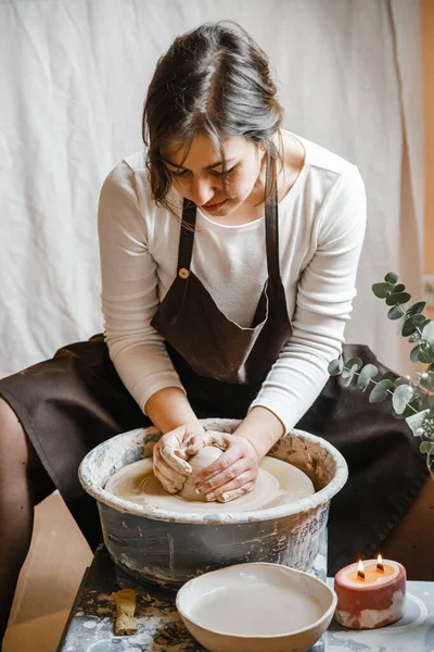 Potter Girl Sculpts Cup Clay Potter Wheel Pottery Workshop Afternoon — Stock Photo, Image