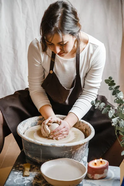 Potter Girl Sculpts Cup Clay Potter Wheel Pottery Workshop Afternoon — Stock Photo, Image