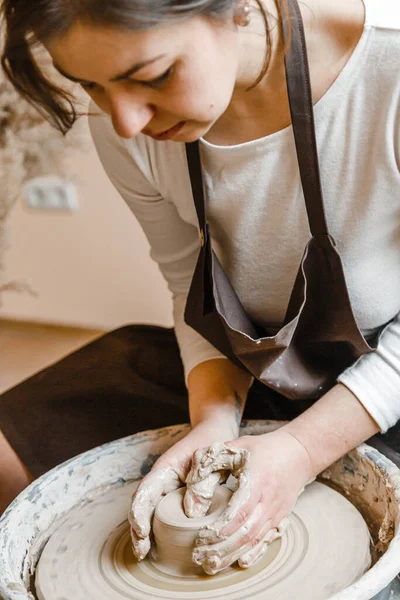 Potter Girl Sculpts Cup Clay Potter Wheel Pottery Workshop Afternoon — Stock Photo, Image