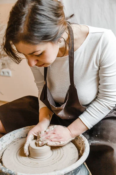 Potter Girl Sculpts Cup Clay Potter Wheel Pottery Workshop Afternoon — Stock Photo, Image