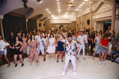 Kharkiv, Ukrayna 17.08.21 Dans pistinde dans eden insanlar