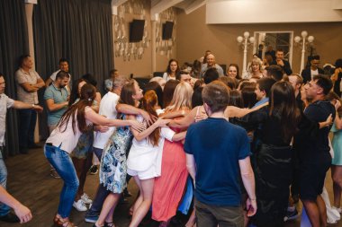 Kharkiv, Ukrayna 17.08.21 Dans pistinde dans eden insanlar