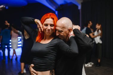 Kharkiv, Ukrayna 17.08.21 Dans pistinde dans eden insanlar