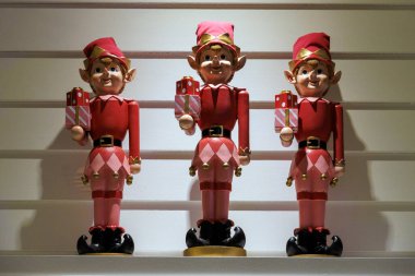 Üç Noel Elf Figürleri Hediye Kutusu. Yüksek kalite fotoğraf