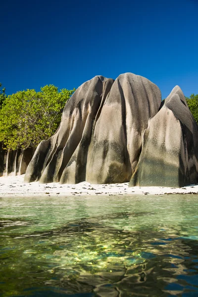 Seychelles, La Digue island beach, granite rocks, water and plants — Stock Photo, Image