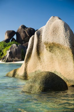 Seyşeller Adası, tipik Granit kayalar ve deniz