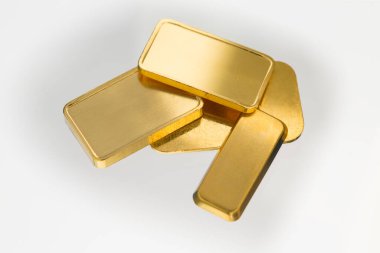 Altın tuğlalar, beyaz arkaplan, ışık yansımaları