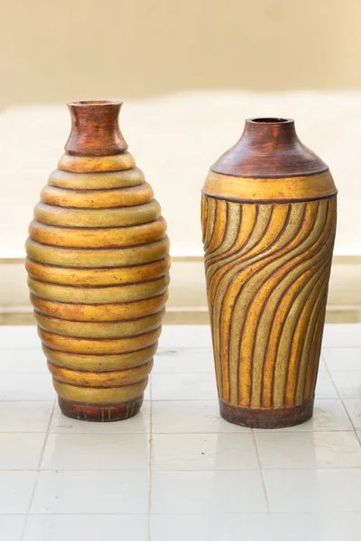 Two similar ornamented pots standing on the floor — Stock Photo, Image