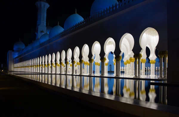 Abu-Dhabi Grand Moss, luces de la noche —  Fotos de Stock