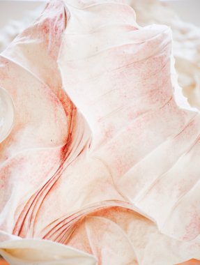 Bir heykel gibi bir kağıt süs nesnesinin soyut şekiller