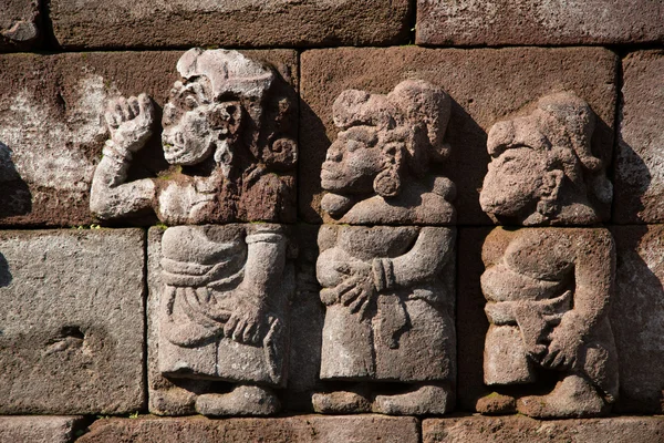 Ancient fretwork, stone carving on Indonesian temple — Stock Photo, Image